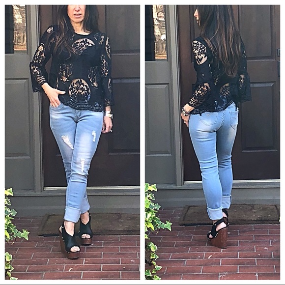 ✨2 LEFT✨Light wash skinny distressed jeans - Picture 5 of 8